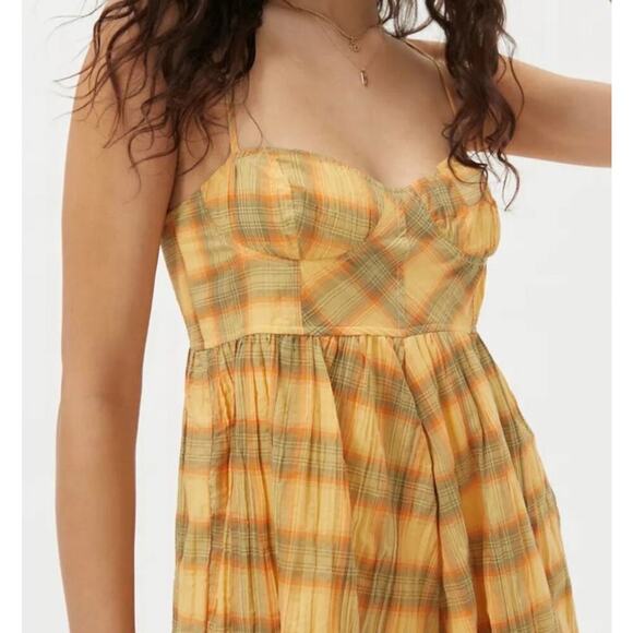 NWT Urban Outfitters Plaid Crinkle Cotton Romper In Yellow & Green Size Large - Picture 2 of 12
